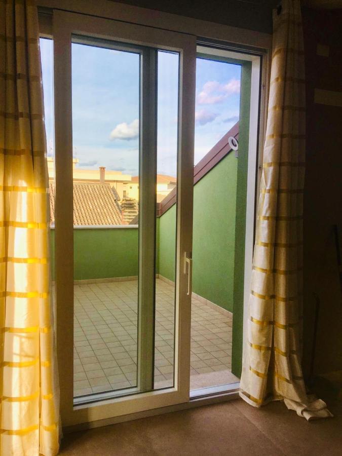 Апартаменты Residenza Elena Римини Экстерьер фото