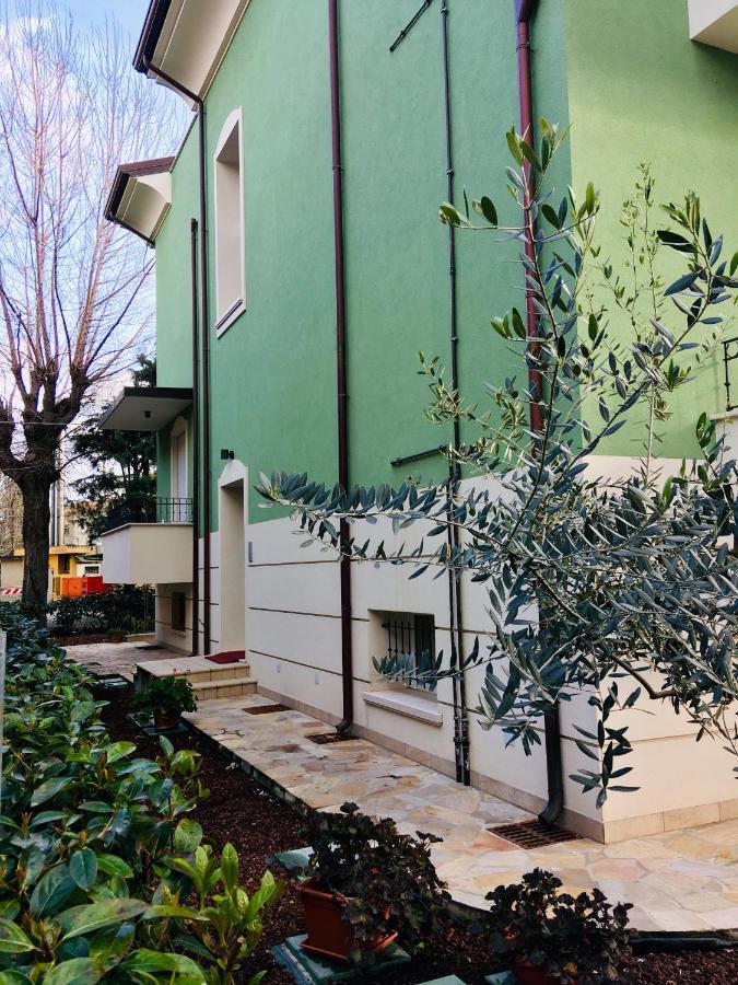 Апартаменты Residenza Elena Римини Экстерьер фото